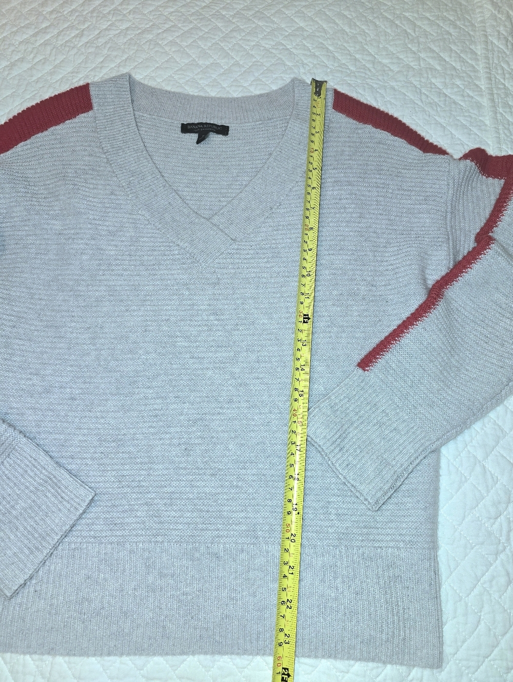 Banana Republic V-Neck Cashmere Sweater Women's Size Small - Picture 4 of 8